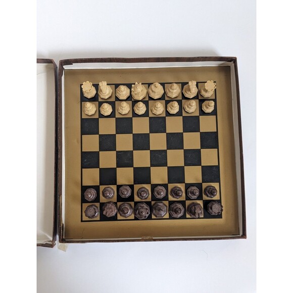Vintage Drueke Magnetic Travel Chess Set No. 550 COMPLETE Faux Wood Grain Box - Picture 3 of 13